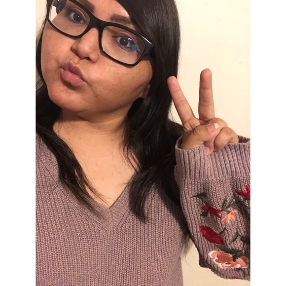 Meet your Posher, Aurora - Picture 3 of 7